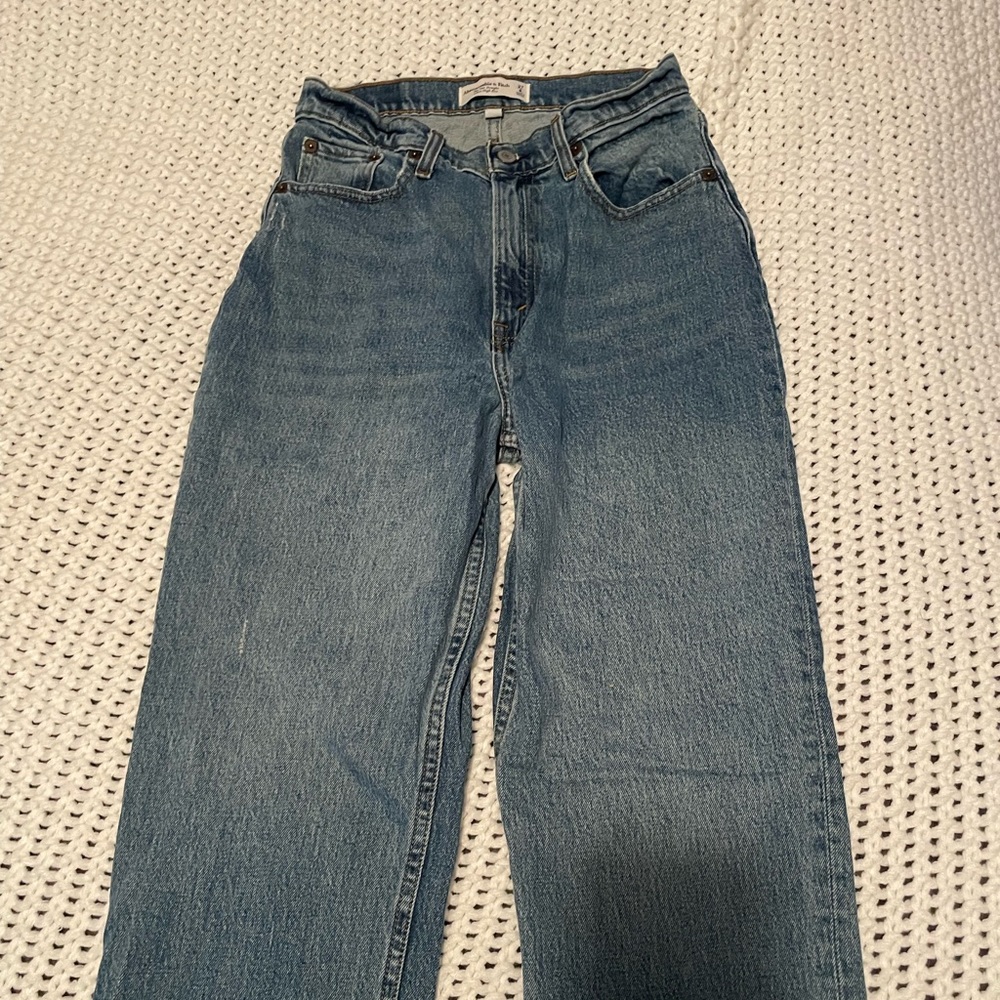 Abercrombie Curve Love 90’s straight jeans